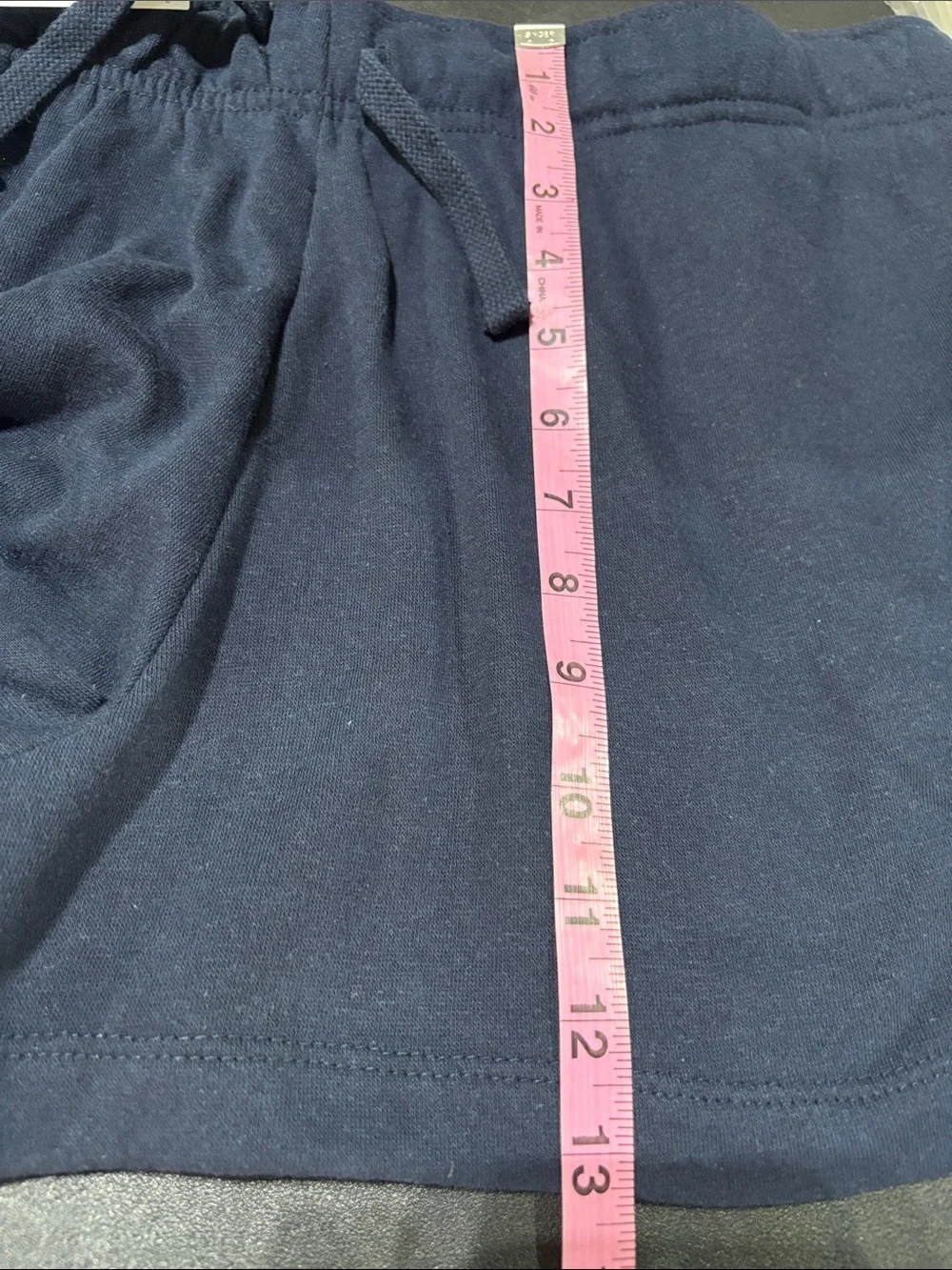 Nike Standard Fit Mid Rise, fleece lined,hip pockets,elastic drawcord waist,soft